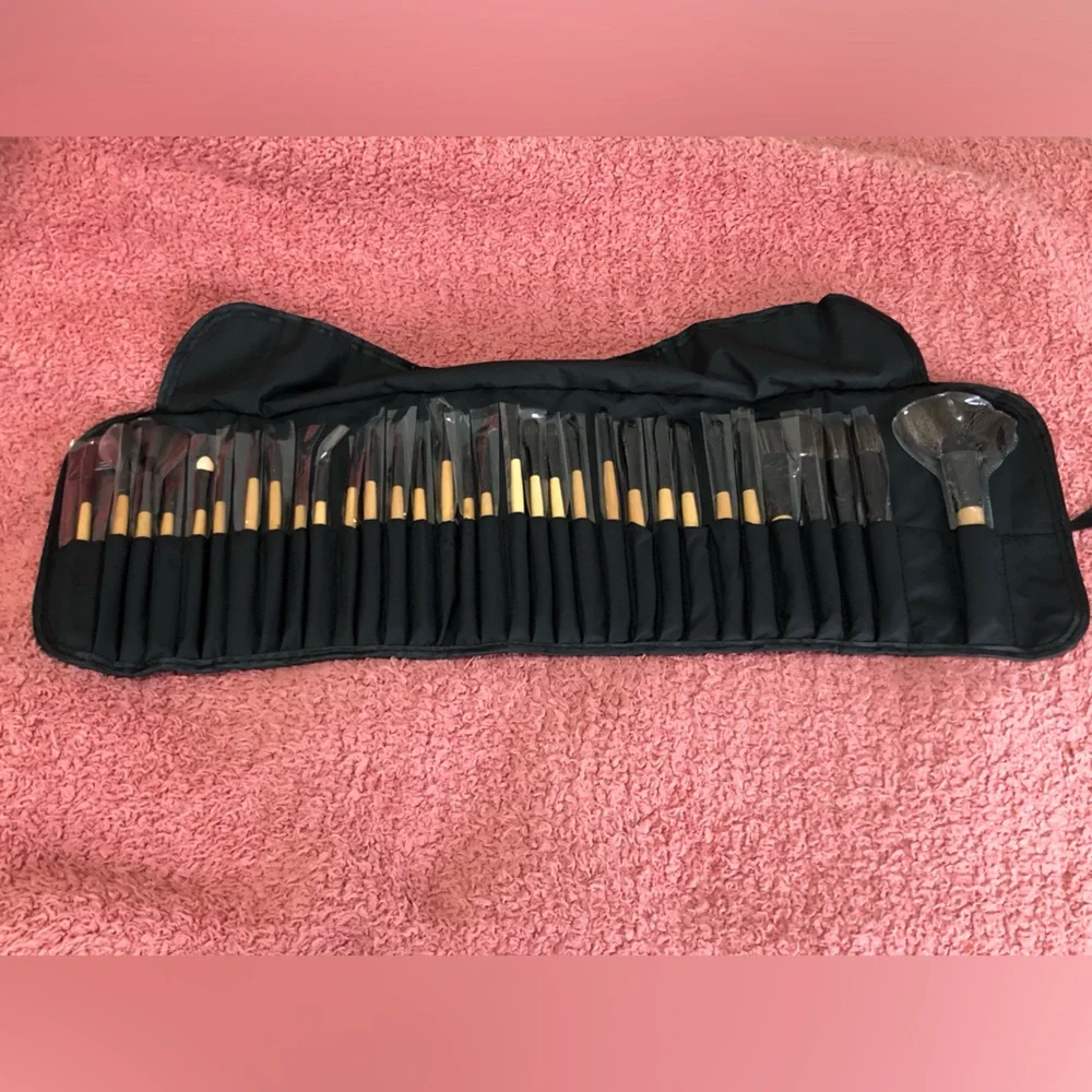 Professional 24-Piece Women Makeup Brush Set in Black and Natural Wood - Picture 2 of 5